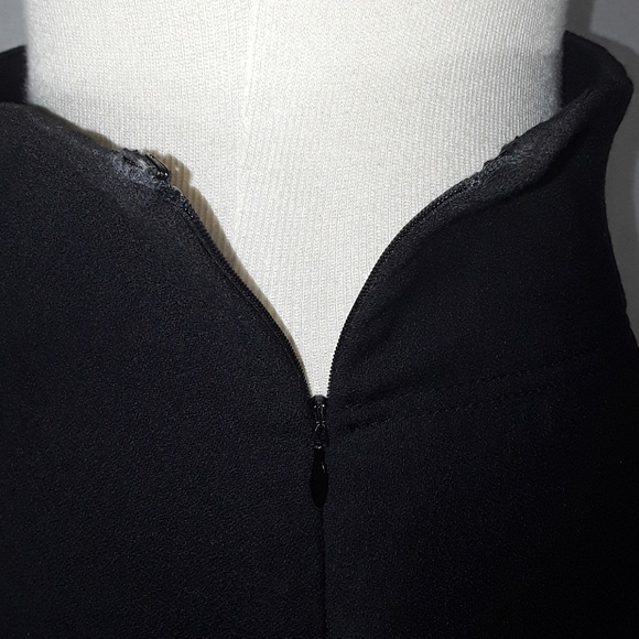 Banana Republic black wool skirt w/front buttons - Picture 4 of 6